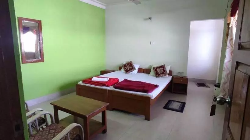 Hotelli Pine Shillong Guest House