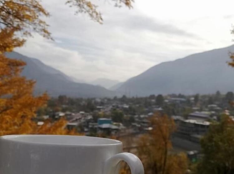 Hotel Qashqar Heights