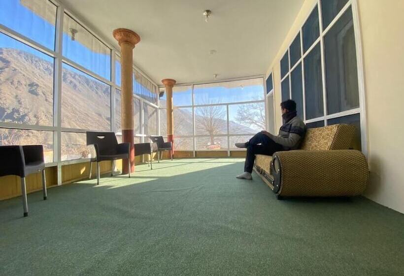 Hotel Qashqar Heights