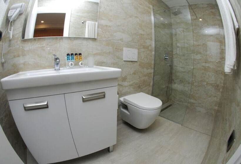 ホテル Ramo Saranda