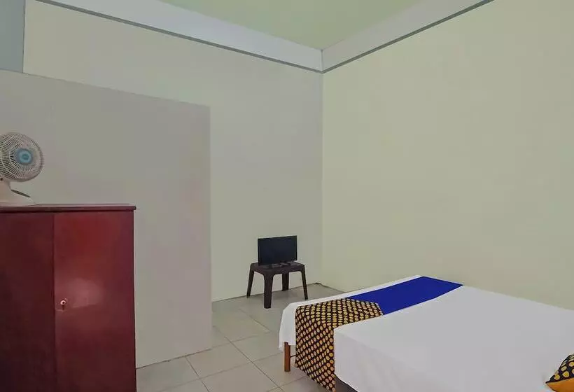 Hotelli Spot On 92600 Mandiri Inn