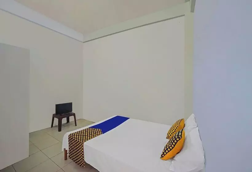 Hotelli Spot On 92600 Mandiri Inn