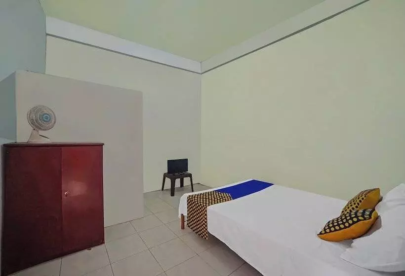 Hotelli Spot On 92600 Mandiri Inn