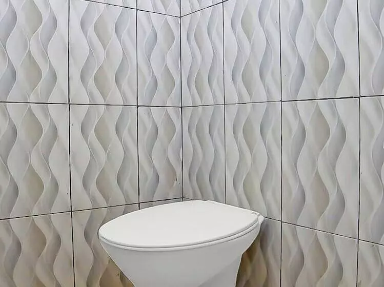 Hotelli Spot On 92600 Mandiri Inn