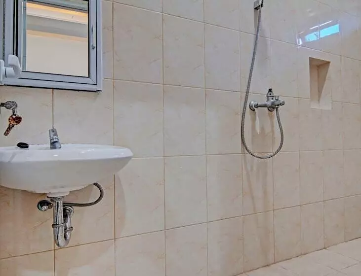 Hotelli Wisma Pangestu Syariah By Oyo