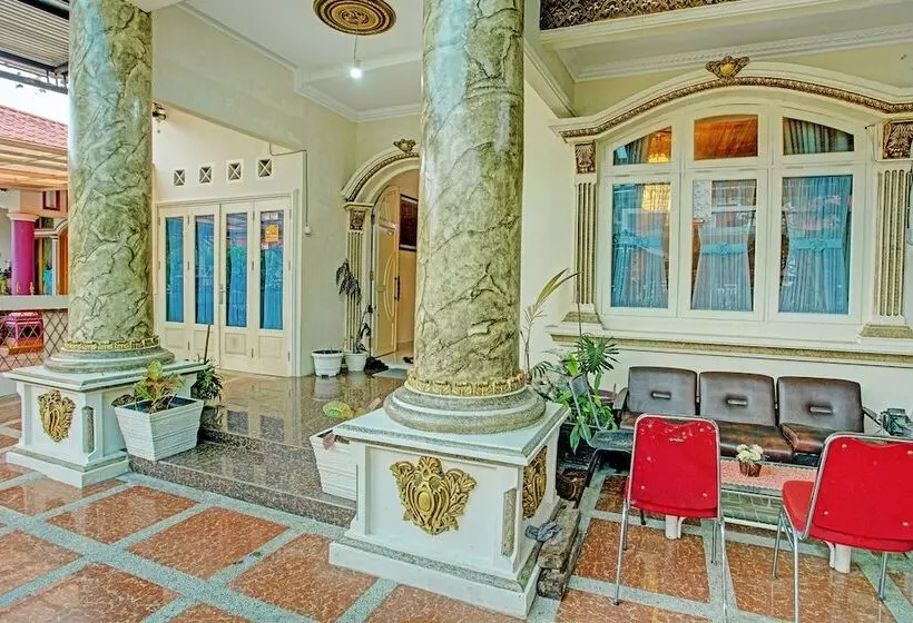 ホテル Zulyan Homestay Syariah By Oyo