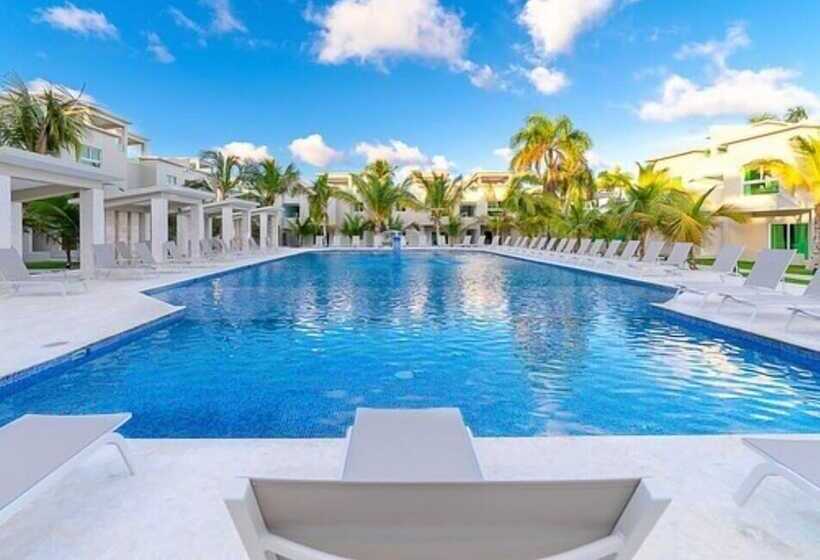 Playa Palmera Beach Resort