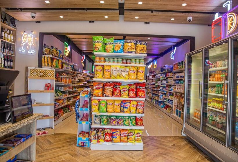 Playa Palmera Beach Resort