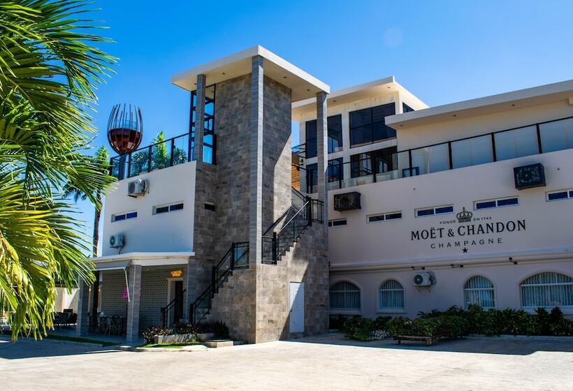 Playa Palmera Beach Resort