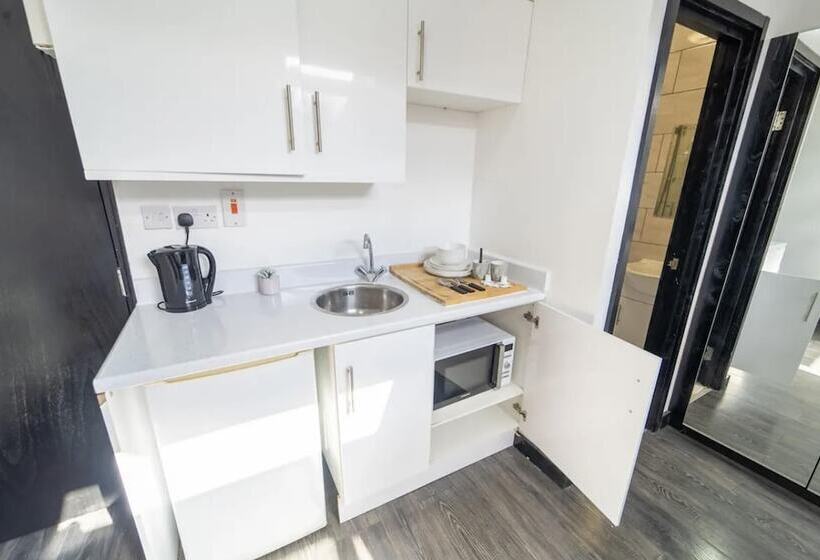 레지던스 Stunning Studio By Queen Elizabeth Hospital