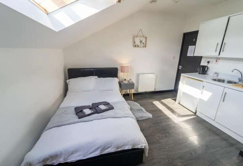 레지던스 Stunning Studio By Queen Elizabeth Hospital