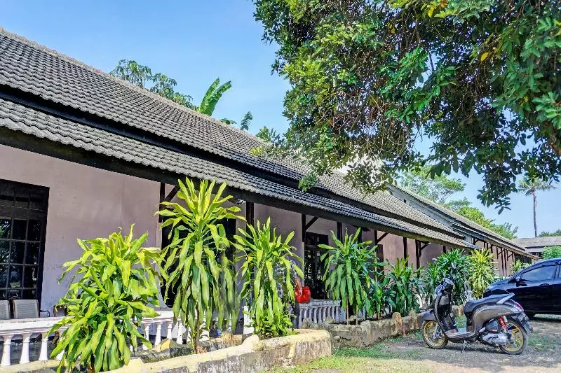 Spot On 91798 Hotel Grand Mutiara