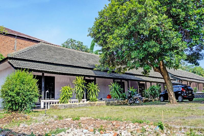 Spot On 91798 Hotel Grand Mutiara