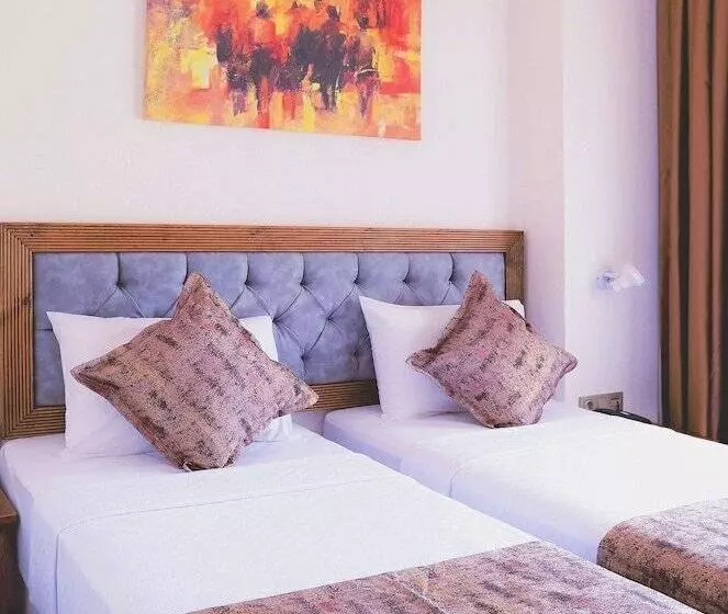 Troi̇ada Otel