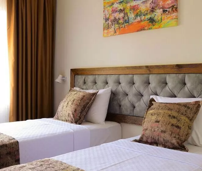 Troi̇ada Otel