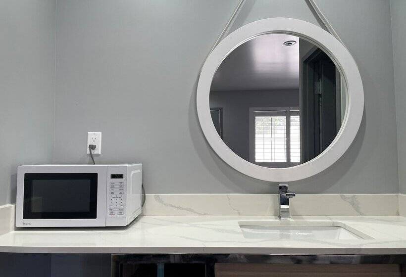 Bronco Motel South Central