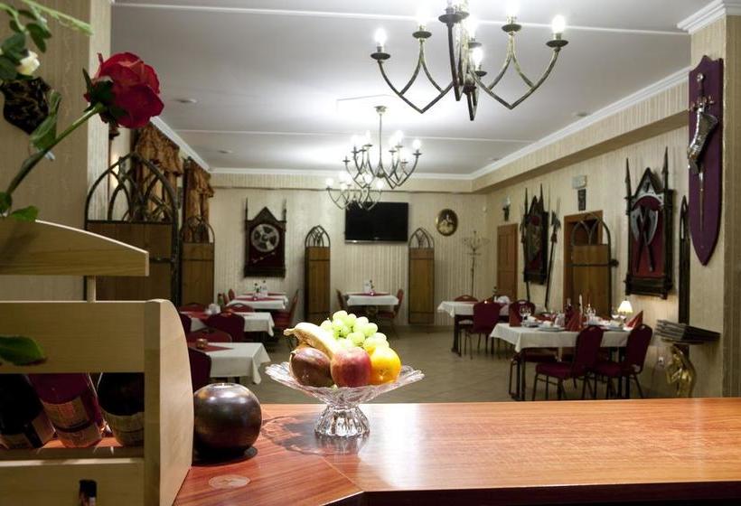 호텔 I Restauracja Castle