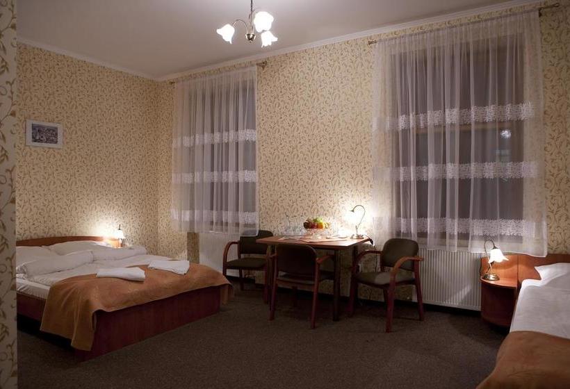 호텔 I Restauracja Castle