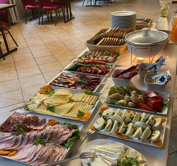 호텔 I Restauracja Castle