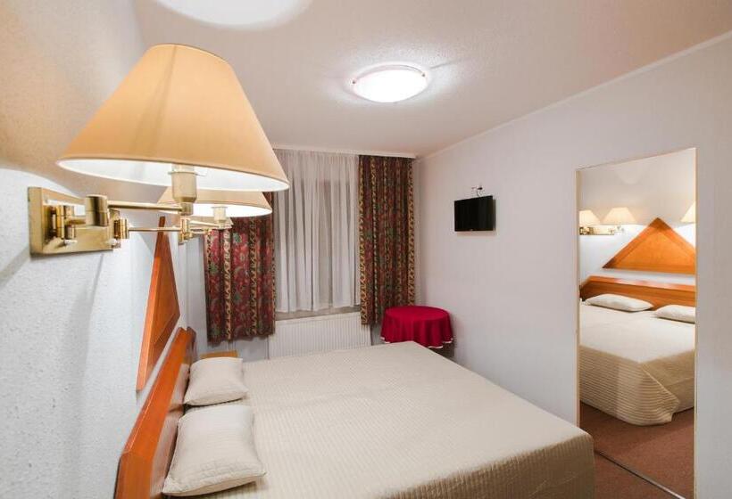 호텔 Dom Wczasowy Kormoran Niechorze 300m Od Plaży