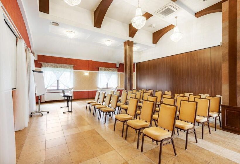 בית מלון כפרי Dwor Choiny