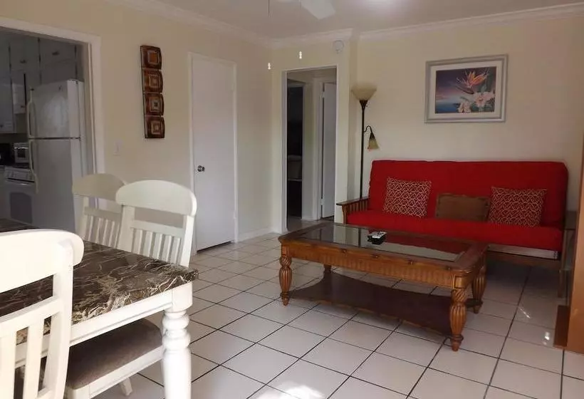 ホテル Eamon James Apartments & Suites