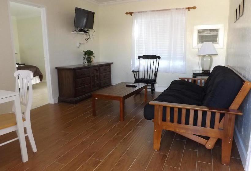 فندق Eamon James Apartments & Suites