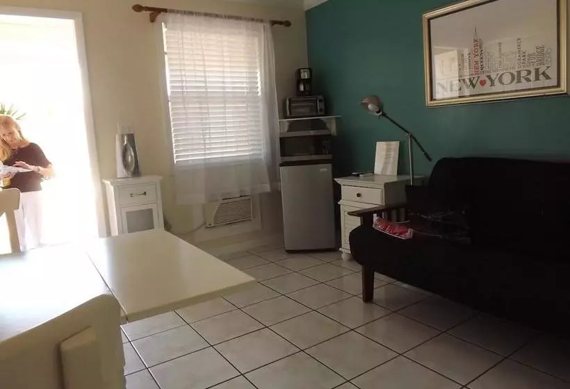 ホテル Eamon James Apartments & Suites