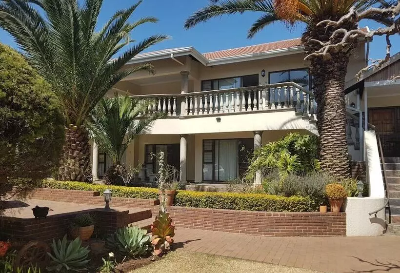 هتل Homestead Lake Cottage