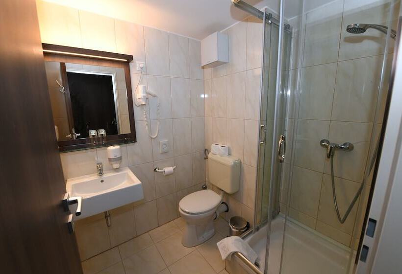 Jade Hotel Ezüsthíd