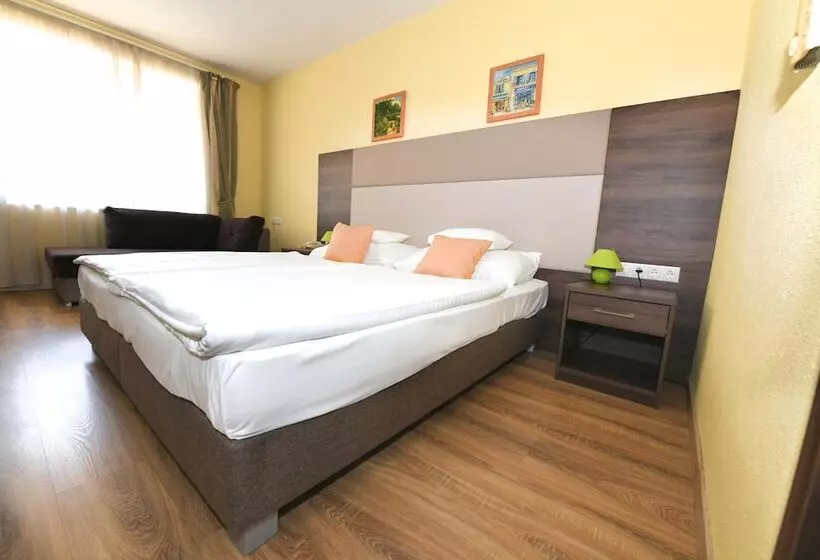 Jade Hotel Ezüsthíd