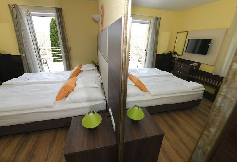 Jade Hotel Ezüsthíd