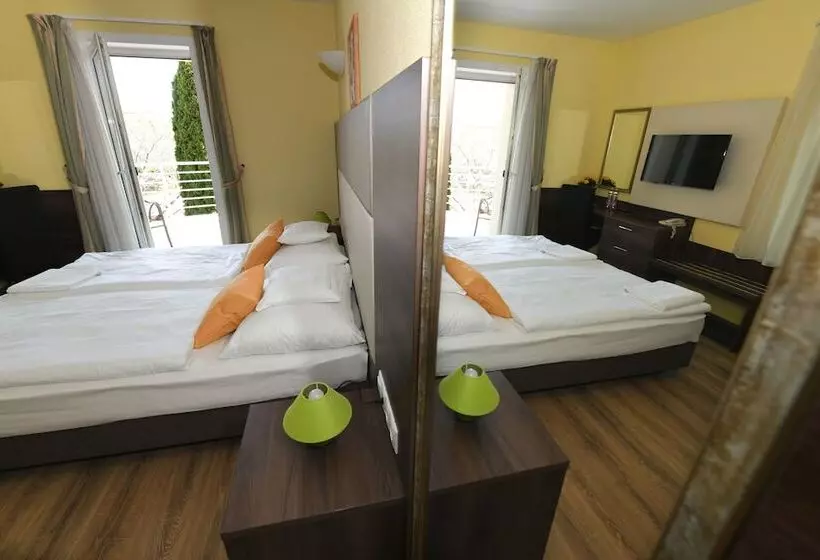Jade Hotel Ezüsthíd