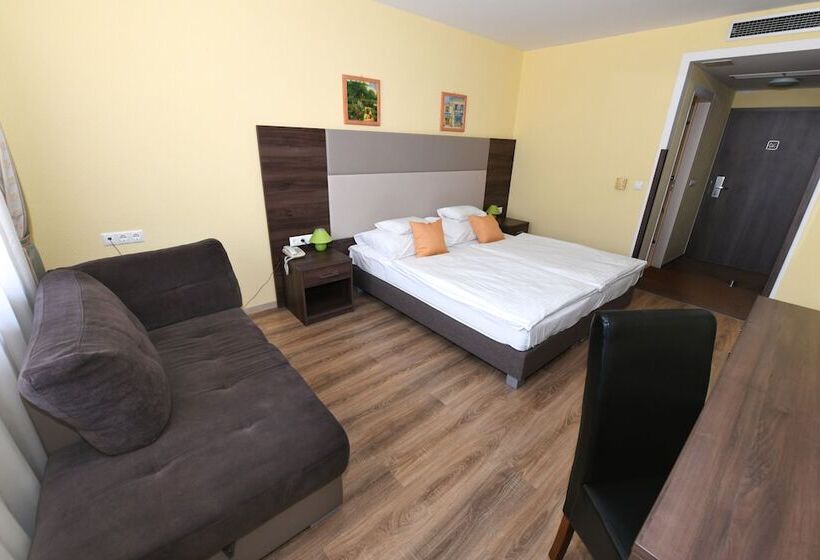 Jade Hotel Ezüsthíd