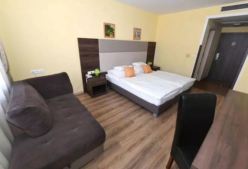 Jade Hotel Ezüsthíd