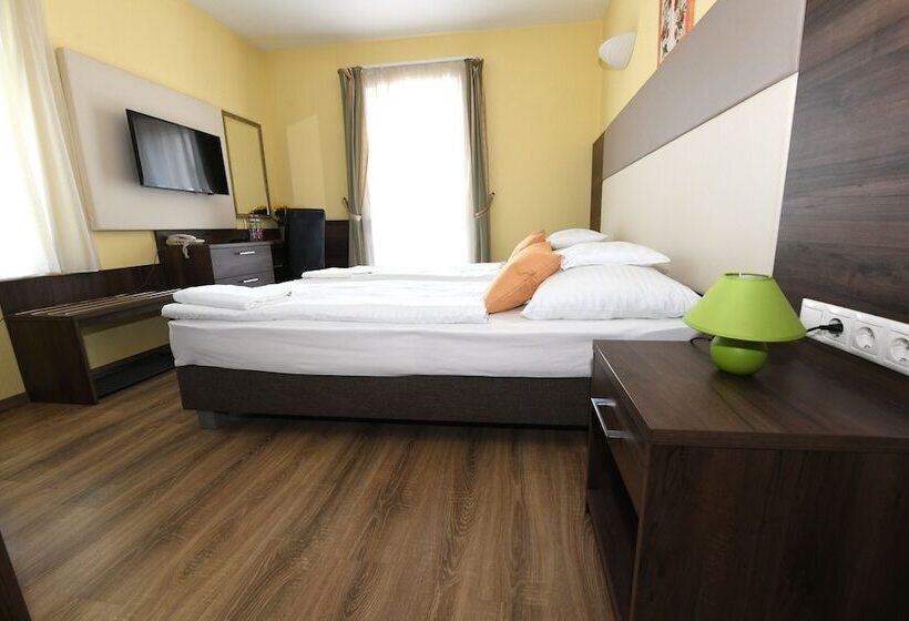 Jade Hotel Ezüsthíd