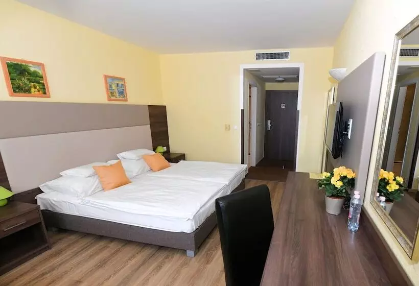Jade Hotel Ezüsthíd