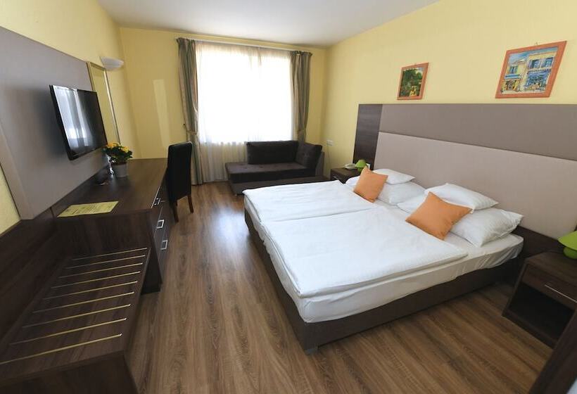 Jade Hotel Ezüsthíd