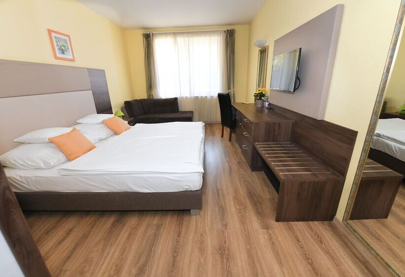 Jade Hotel Ezüsthíd