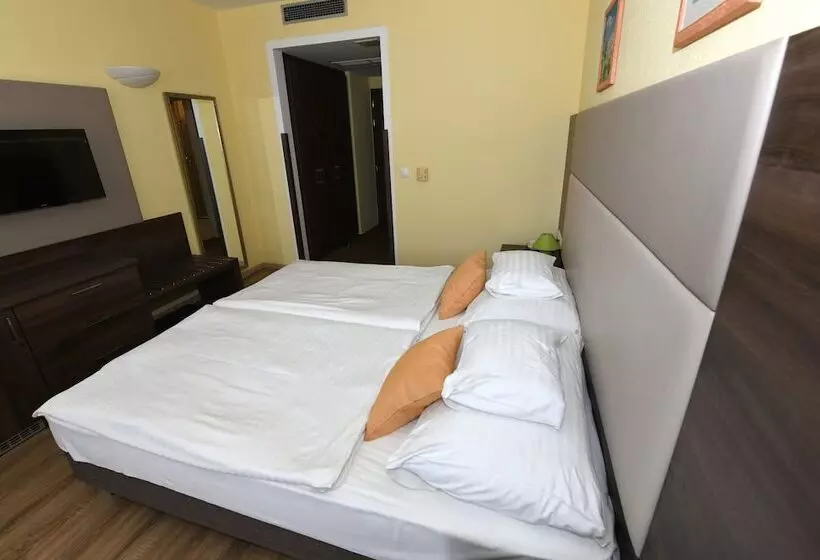 Jade Hotel Ezüsthíd