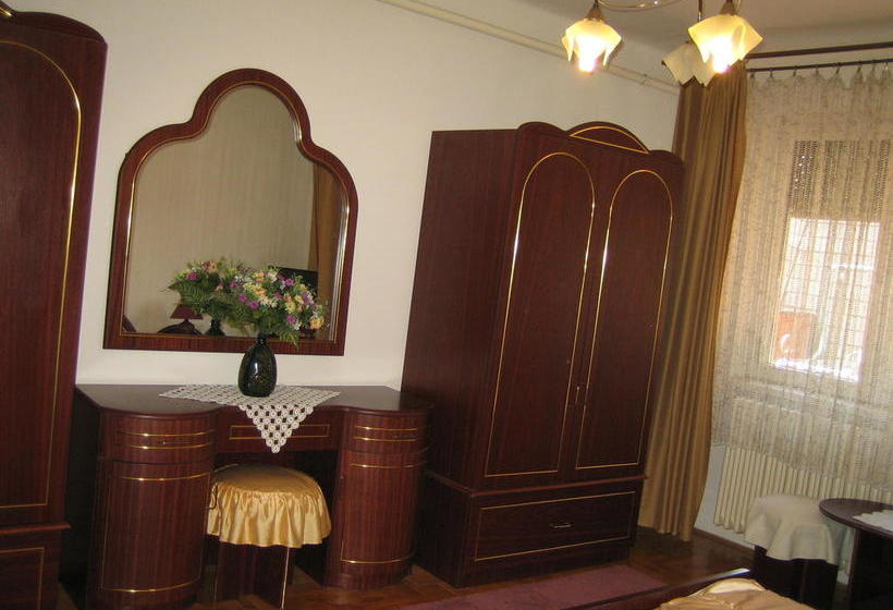 Отель Napsugár Panzió