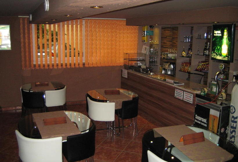 Отель Napsugár Panzió