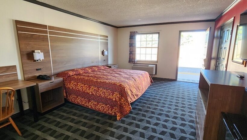 هتل Victorian Inn Midland