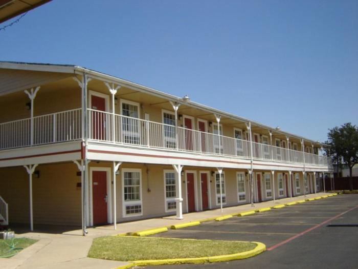 هتل Victorian Inn Midland