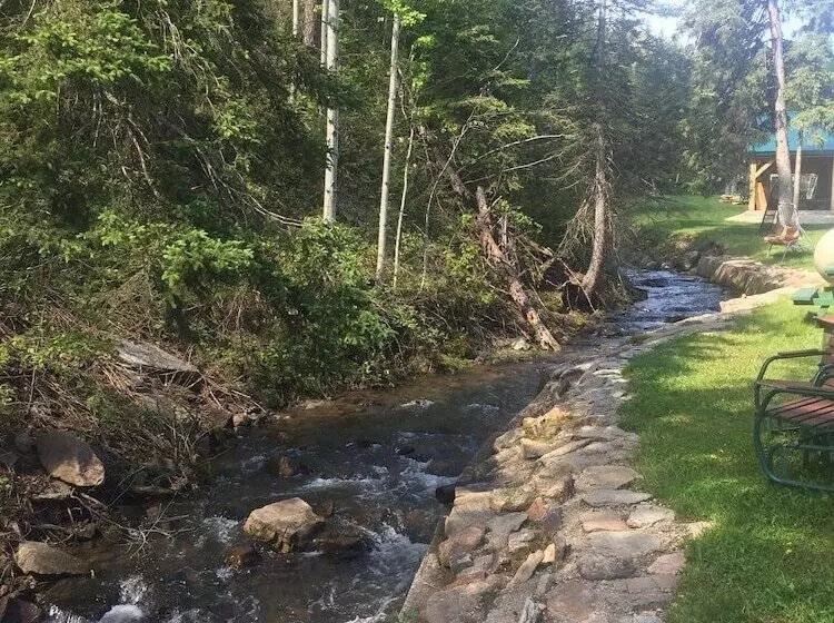 ホテル Whitetail Creek Camping Resort