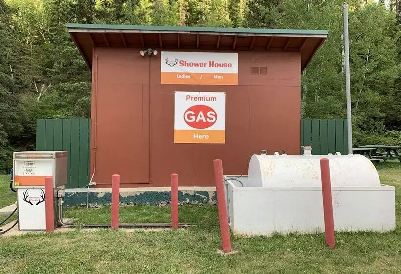 ホテル Whitetail Creek Camping Resort