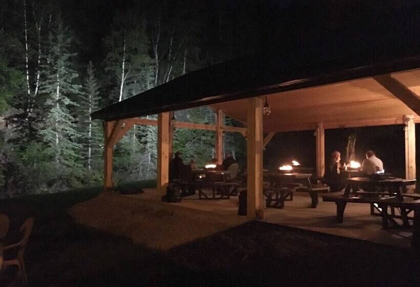 فندق Whitetail Creek Camping Resort