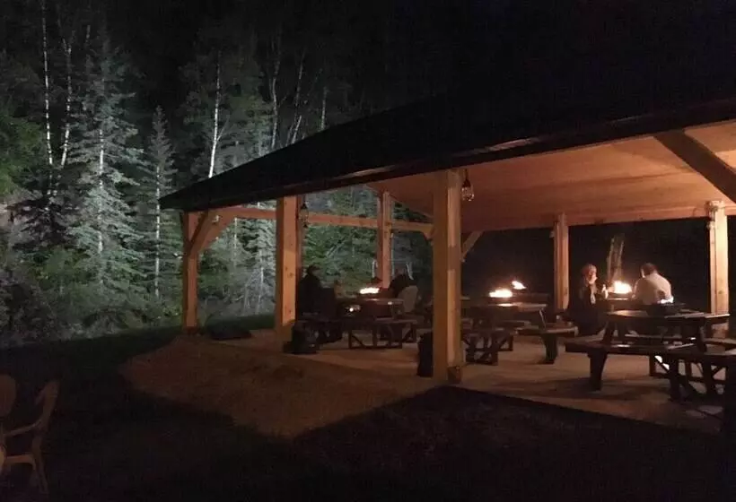 ホテル Whitetail Creek Camping Resort