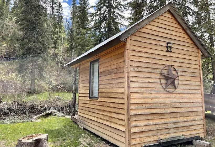 ホテル Whitetail Creek Camping Resort
