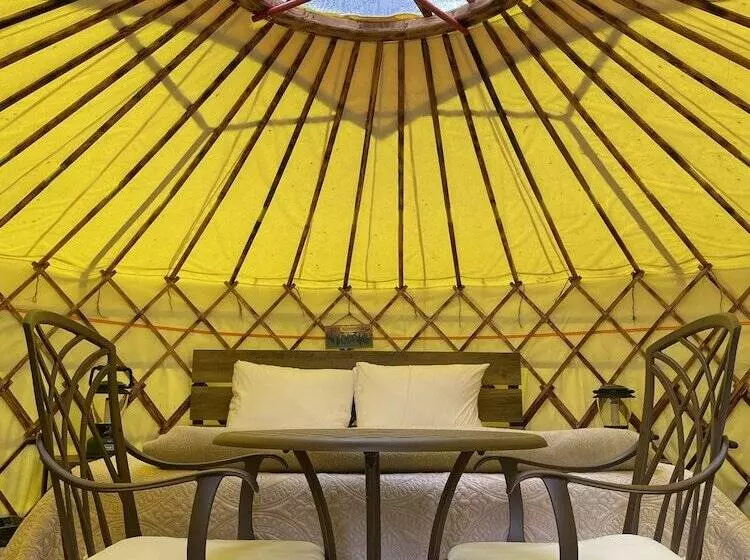 ホテル Whitetail Creek Camping Resort